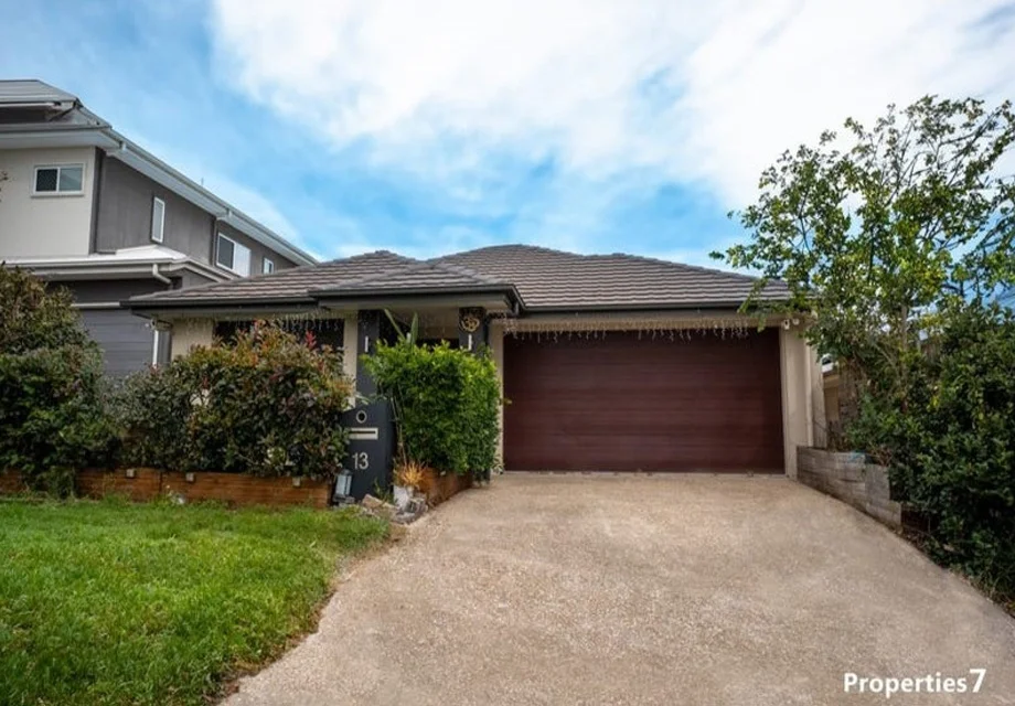 Location is everything — check out this modern home, ideal to nest or invest!